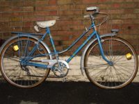 Vélo ancien bleu Vintage peugeot motobécane old bike