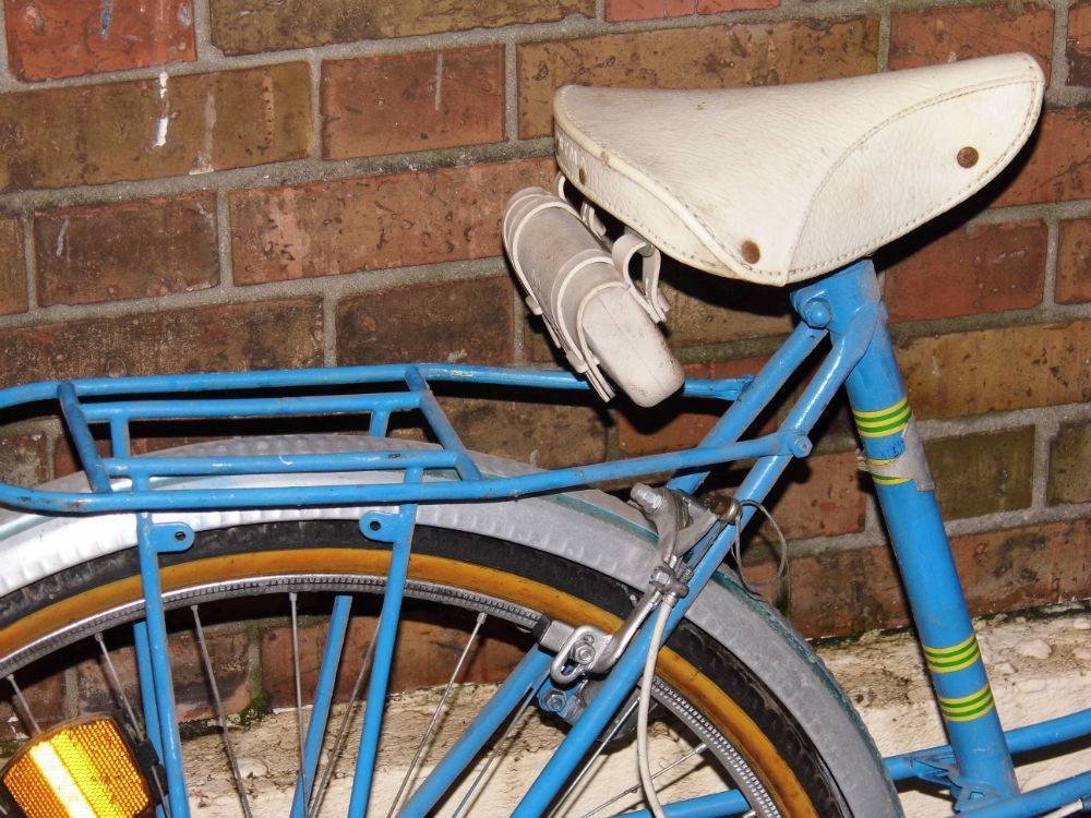 Vélo ancien bleu Vintage peugeot motobécane old bike