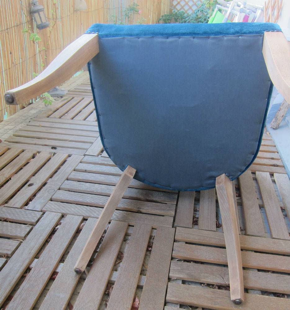 paire de fauteuils bridges velours bleu canard vue de dessous