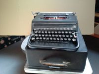 BRITISH OLIVETTI Studio 42 TYPEWRITER