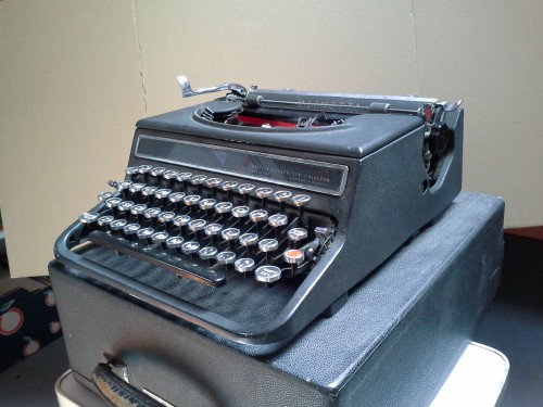 BRITISH OLIVETTI Studio 42 TYPEWRITER