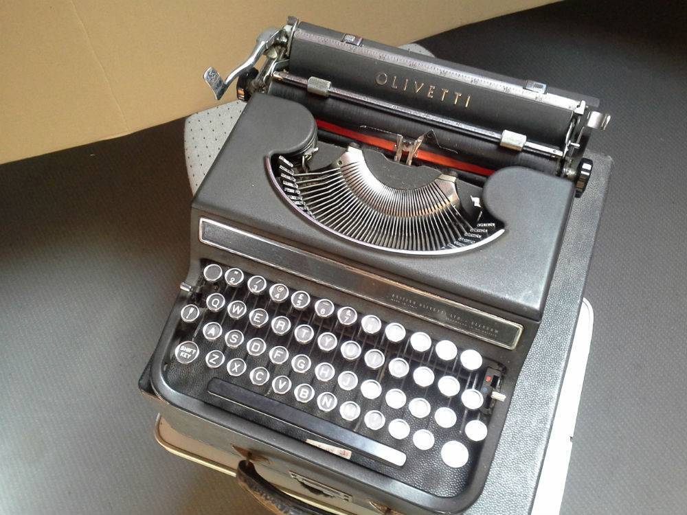 BRITISH OLIVETTI Studio 42 TYPEWRITER