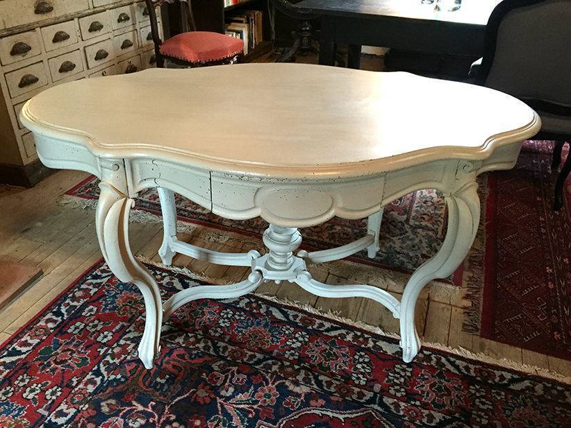 table de milieu Napoleon III patinée gris clair