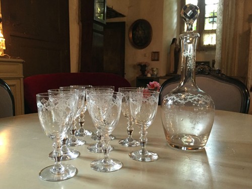 Carafe et 9 verres à pieds cristal gravé