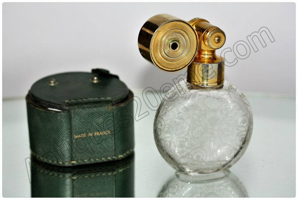 Vaporisateur de parfum "Escale" Marcel Franck en cristal de Baccarat modèle Michelangelo.