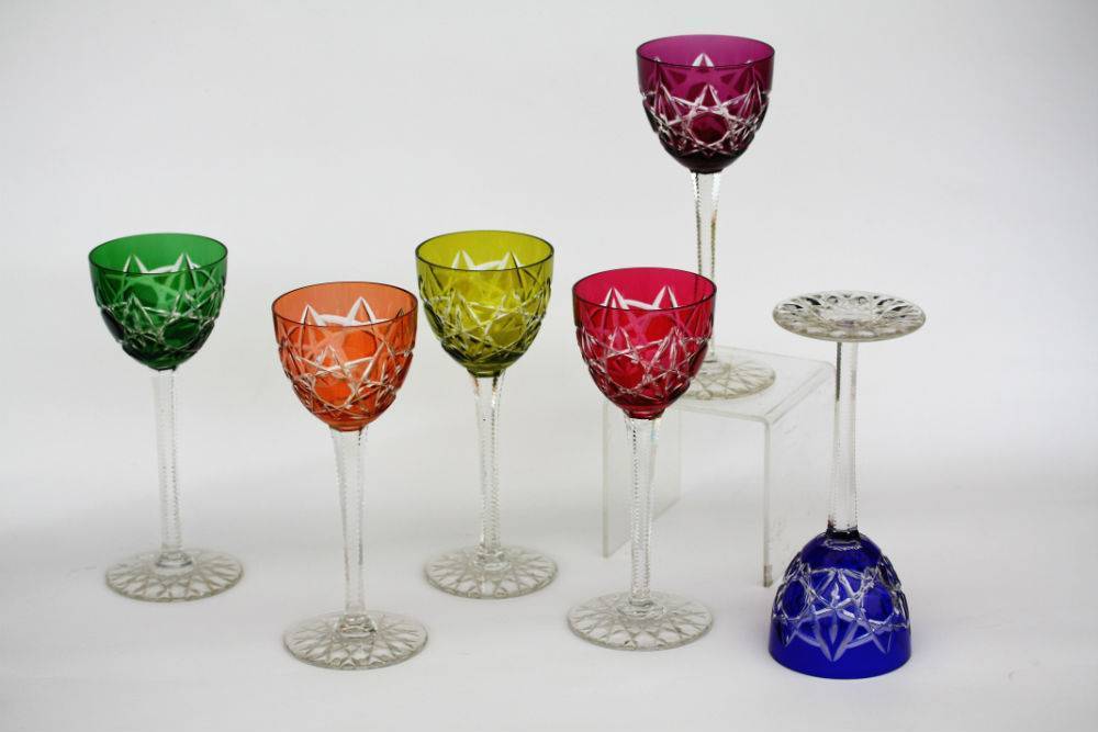 Série de 6 verres à vin (Roemer) en cristal taillé et doublé de Baccarat modèle S1134