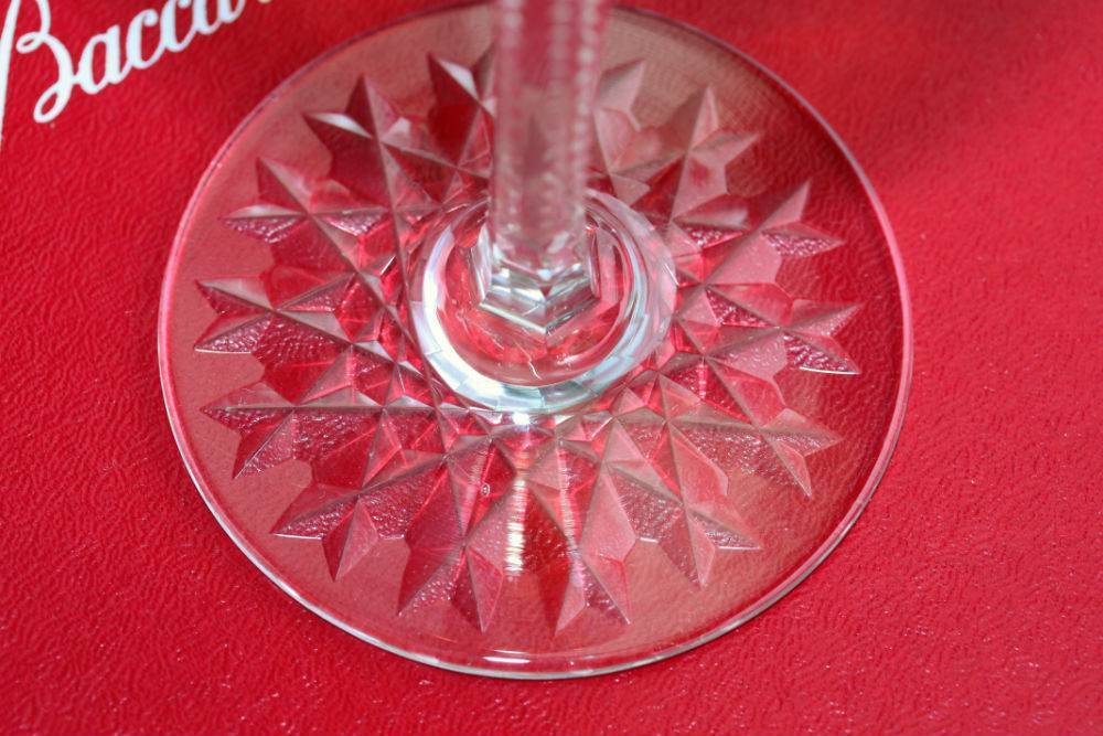 Série de 6 verres à vin (Roemer) en cristal taillé et doublé de Baccarat modèle S1134