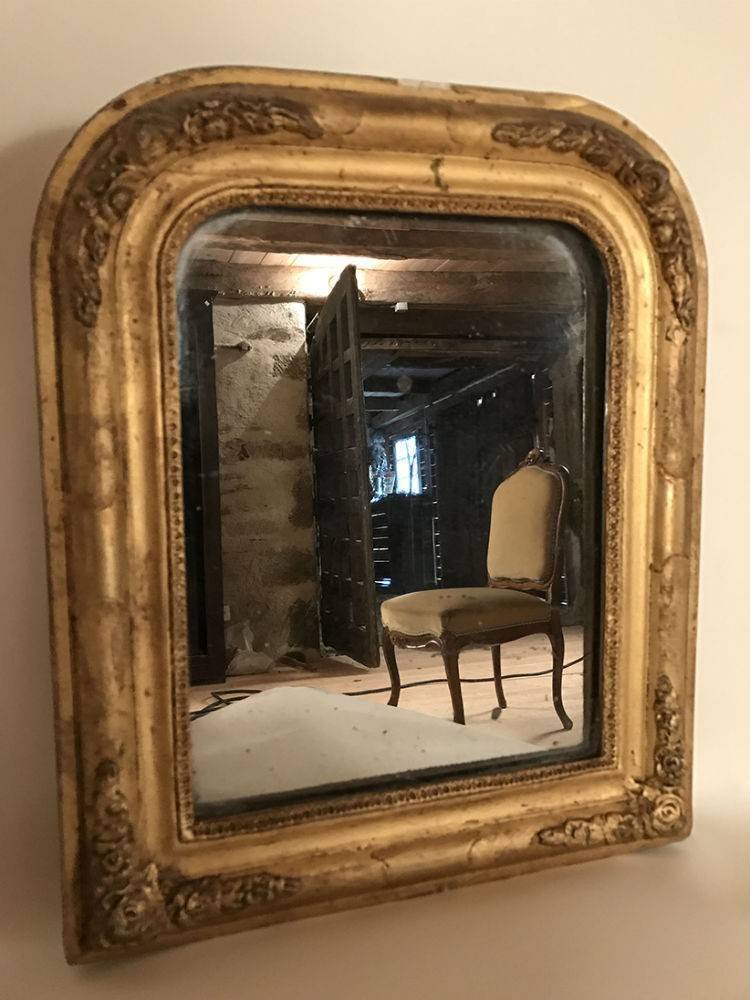 Adorable petit miroir ancien cadre stuqué et doré