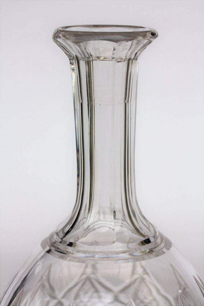 Carafe à vin en cristal taillé de Baccarat modèle Colbert
