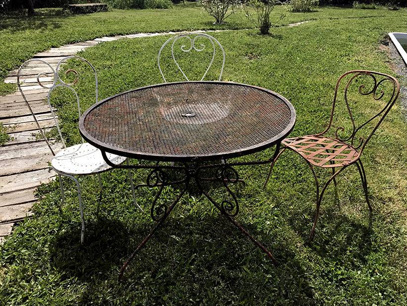 Ancien mobilier de jardin en fer