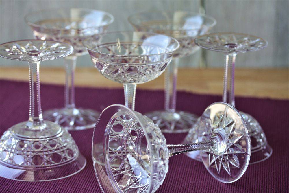 Série de 6 coupes à champagne en cristal de Baccarat modèle Pontarlier