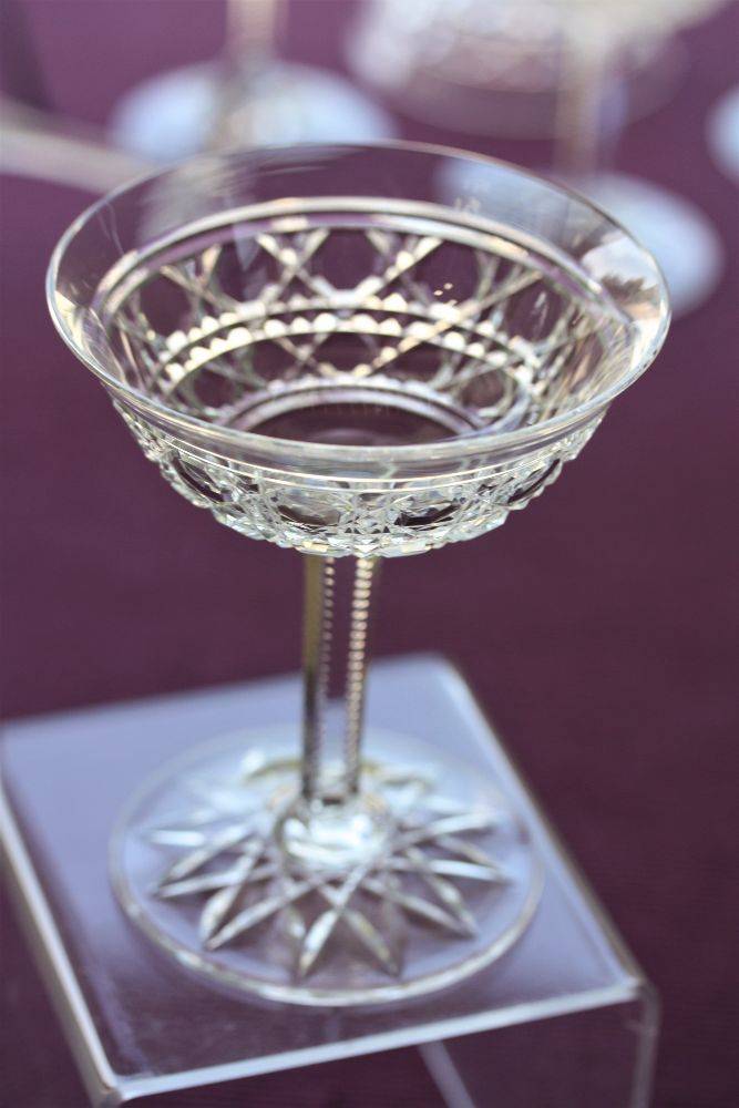 Série de 6 coupes à champagne en cristal de Baccarat modèle Pontarlier