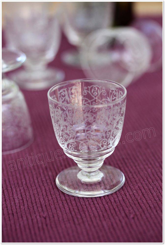 Série de 6 verres à liqueur en cristal de Baccarat modèle Lulli