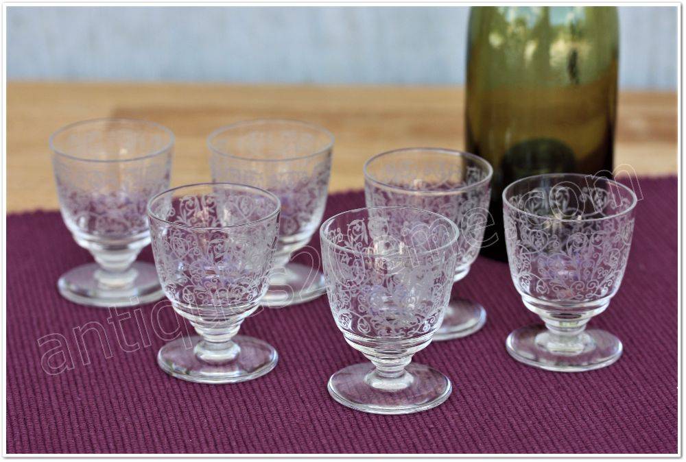 Série de 6 verres à liqueur en cristal de Baccarat modèle Lulli