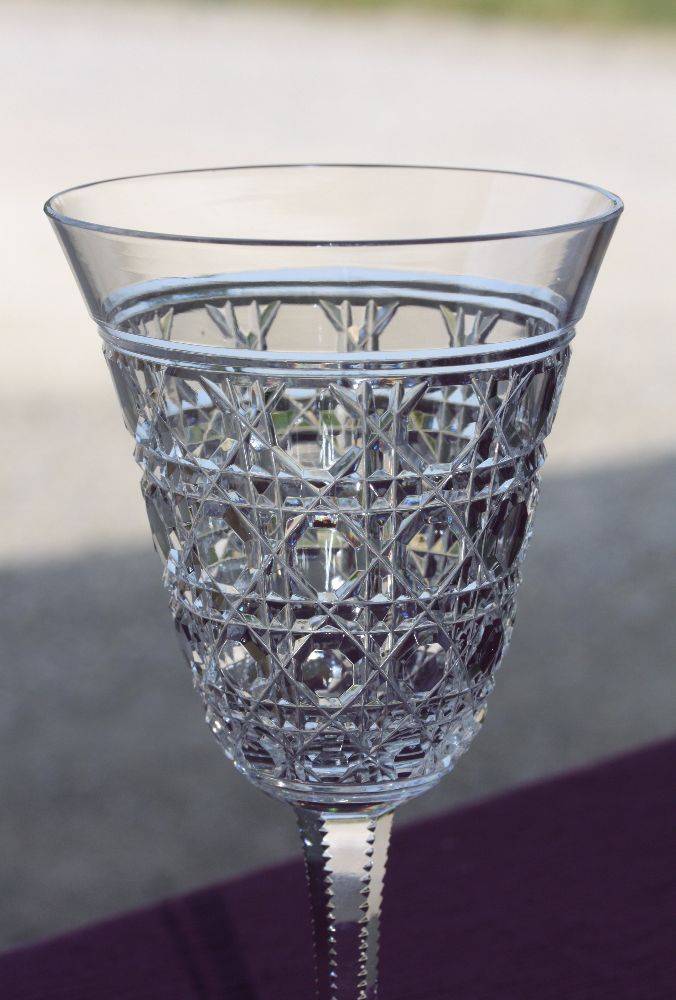 Série de 6 verres à vin en cristal de Baccarat modèle Pontarlier