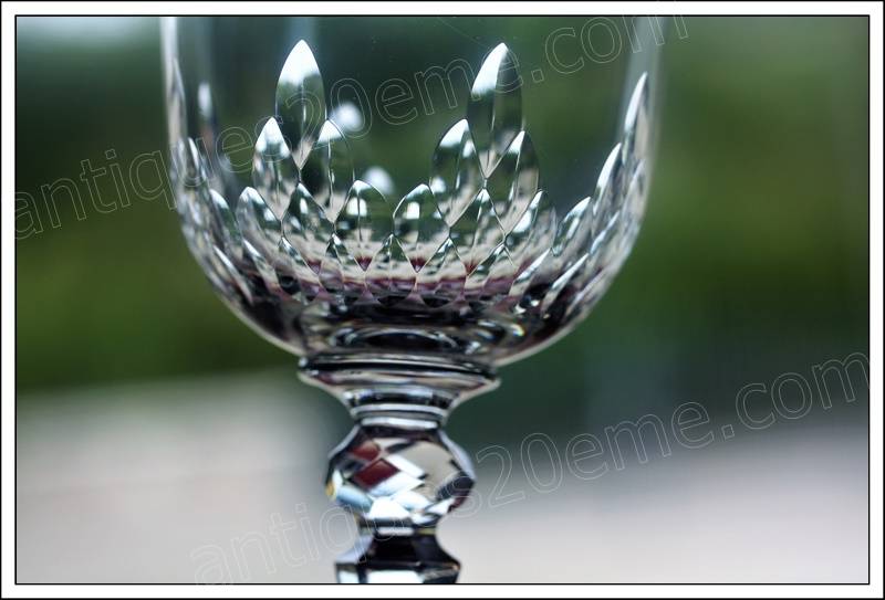 Service de 36 verres en cristal de Baccarat modèle Nemours