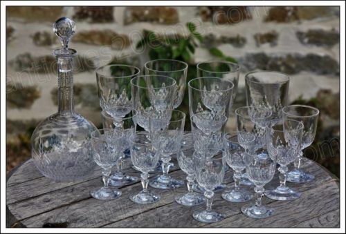 Rare service 19 pièces en cristal taillé de Baccarat service Nemours