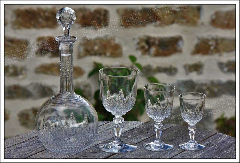 Rare service 19 pièces en cristal taillé de Baccarat service Nemours