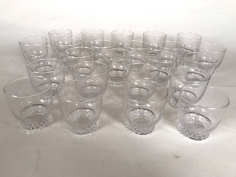 24 gobelets ou petits verres cristal Bayel