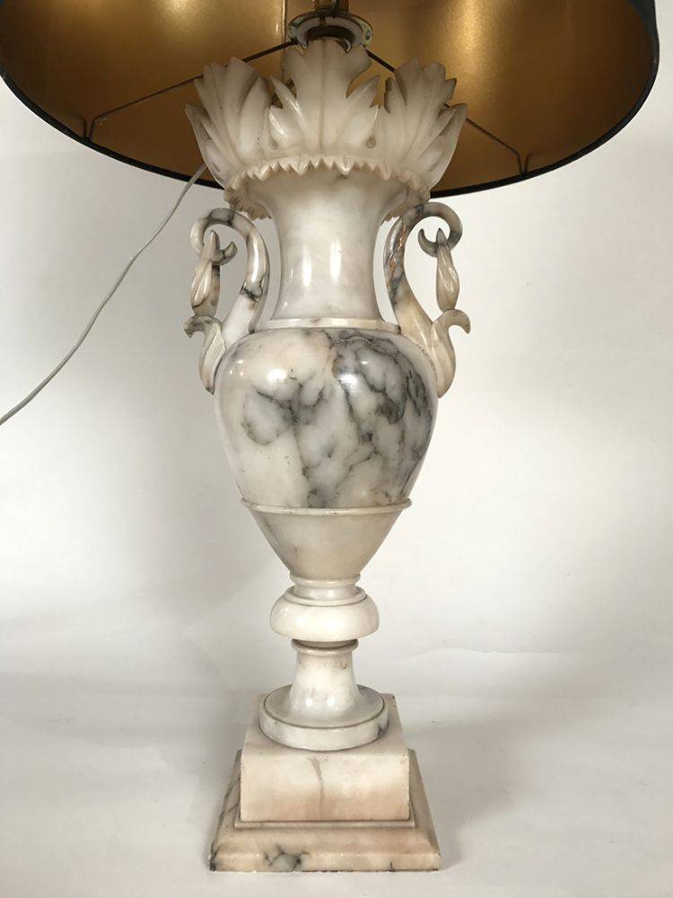 Grande lampe à poser en albâtre