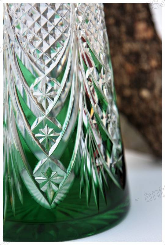 Rare carafe en cristal doublé vert de Baccarat, dite carafe Fantaisie - Baccarat crystal carafe