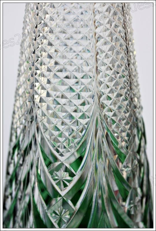 Rare carafe en cristal doublé vert de Baccarat, dite carafe Fantaisie - Baccarat crystal carafe