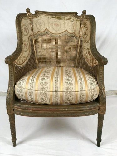 Bergère de style Louis XVI bois doré, cannée.