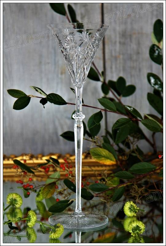 Très rare verre à vin en cristal de Baccarat modèle Tsar 36 cm ! Baccarat crystal Tsar wine glass