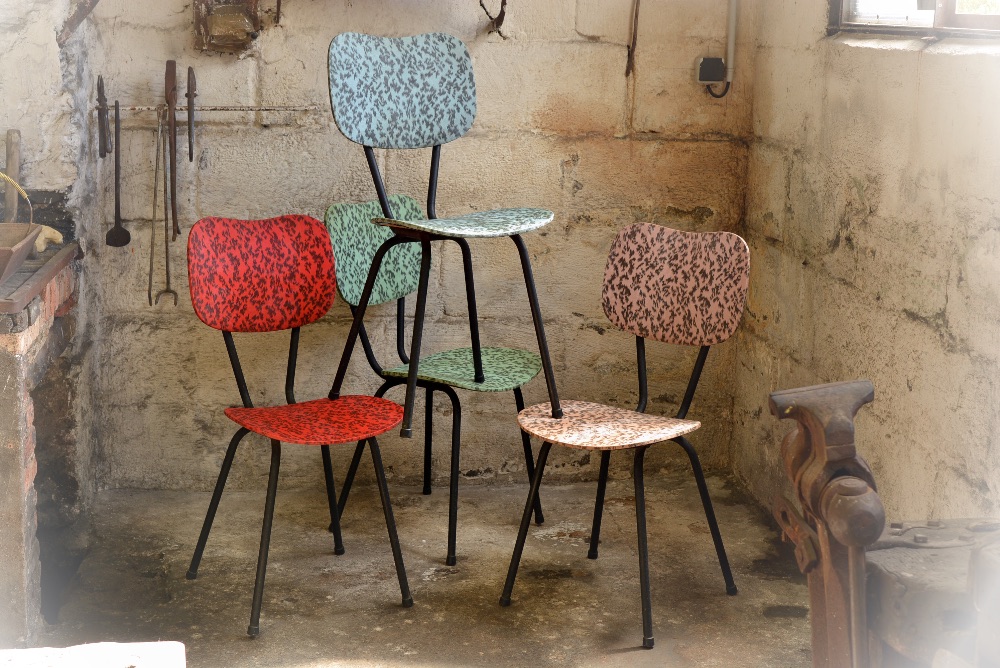 Ensemble de 4 chaises de cuisine vintage