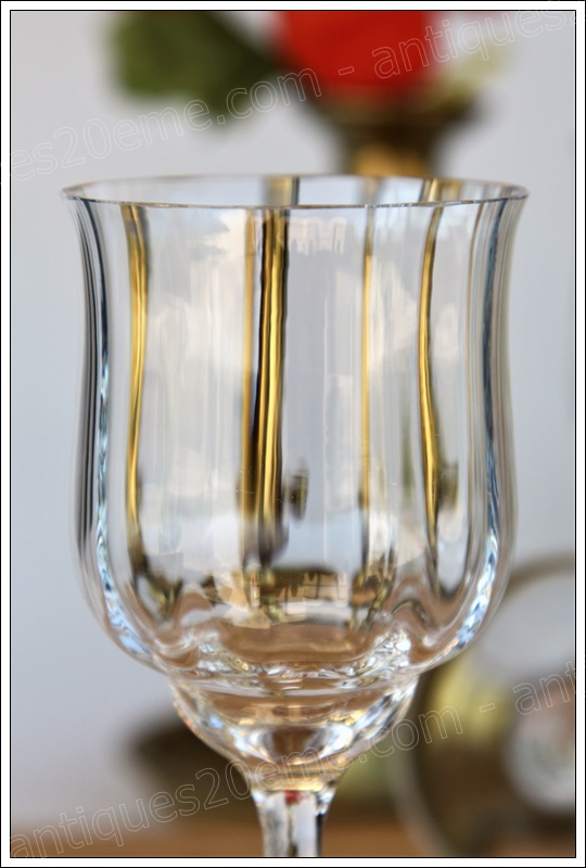 Série de 6 verres à vin de Bourgogne en cristal de Baccarat modèle Capri