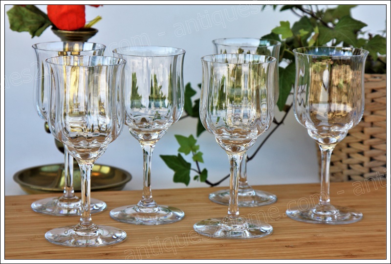 Série de 6 verres à vin de Bourgogne en cristal de Baccarat modèle Capri