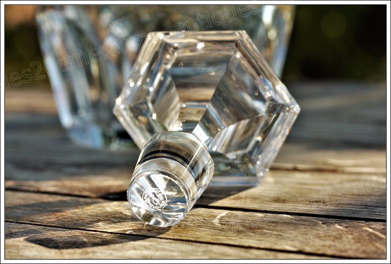 Carafe à vin en cristal de Baccarat modèle Harcourt